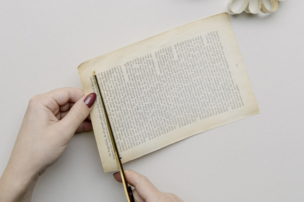 Buchpapier Engel Weihnachtsschmuck DIY