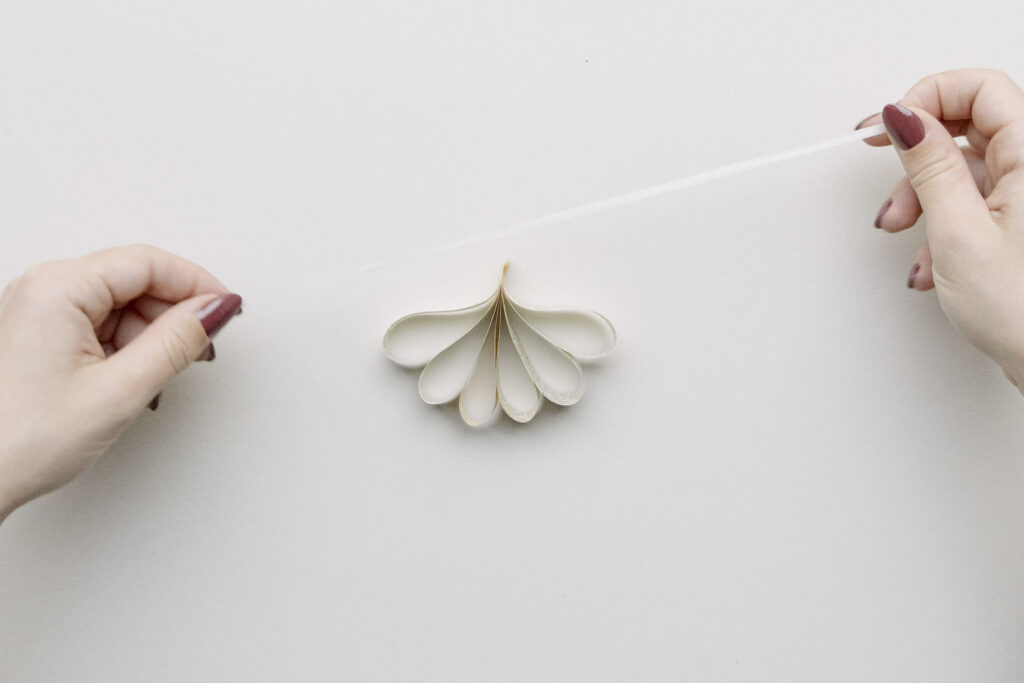 Buchpapier Engel Weihnachtsschmuck DIY