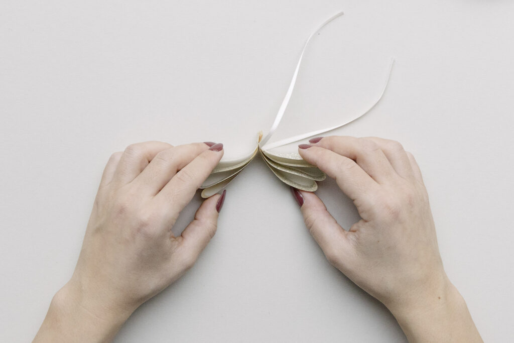 Buchpapier Engel Weihnachtsschmuck DIY