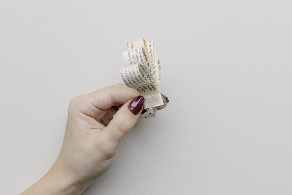 Buchpapier Engel Weihnachtsschmuck DIY