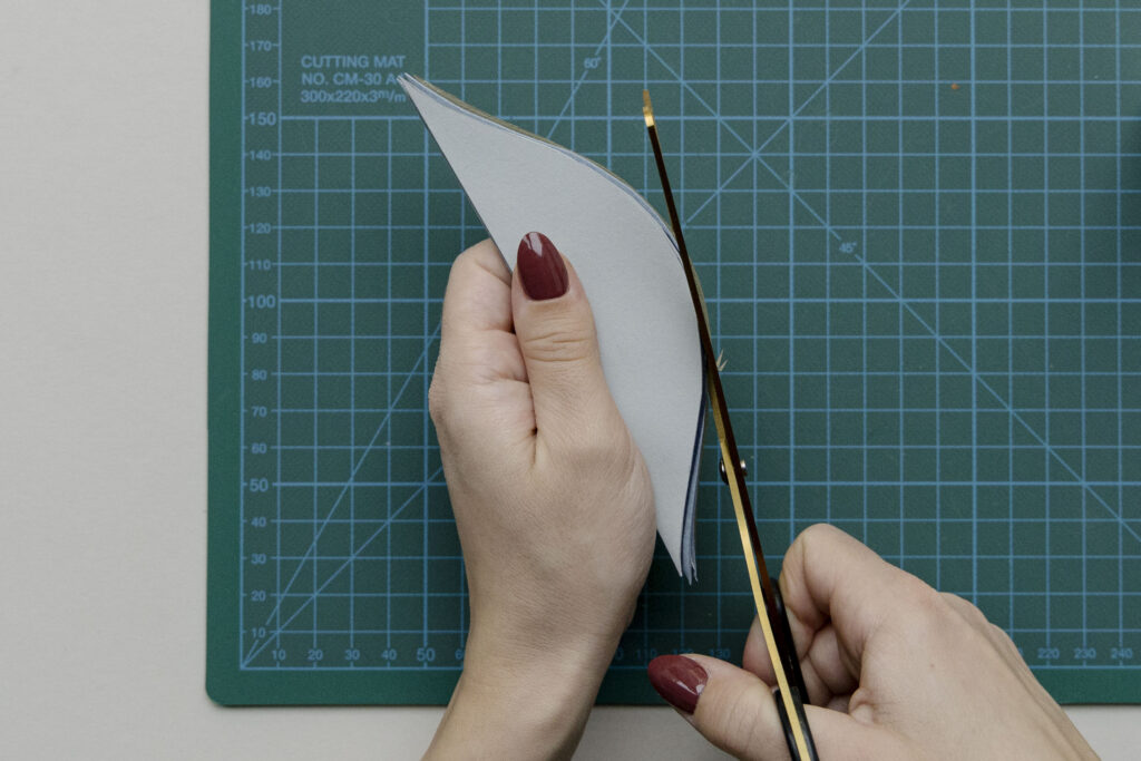 Weihnachtskugel basteln, Wabenbälle aus Tonpapier DIY