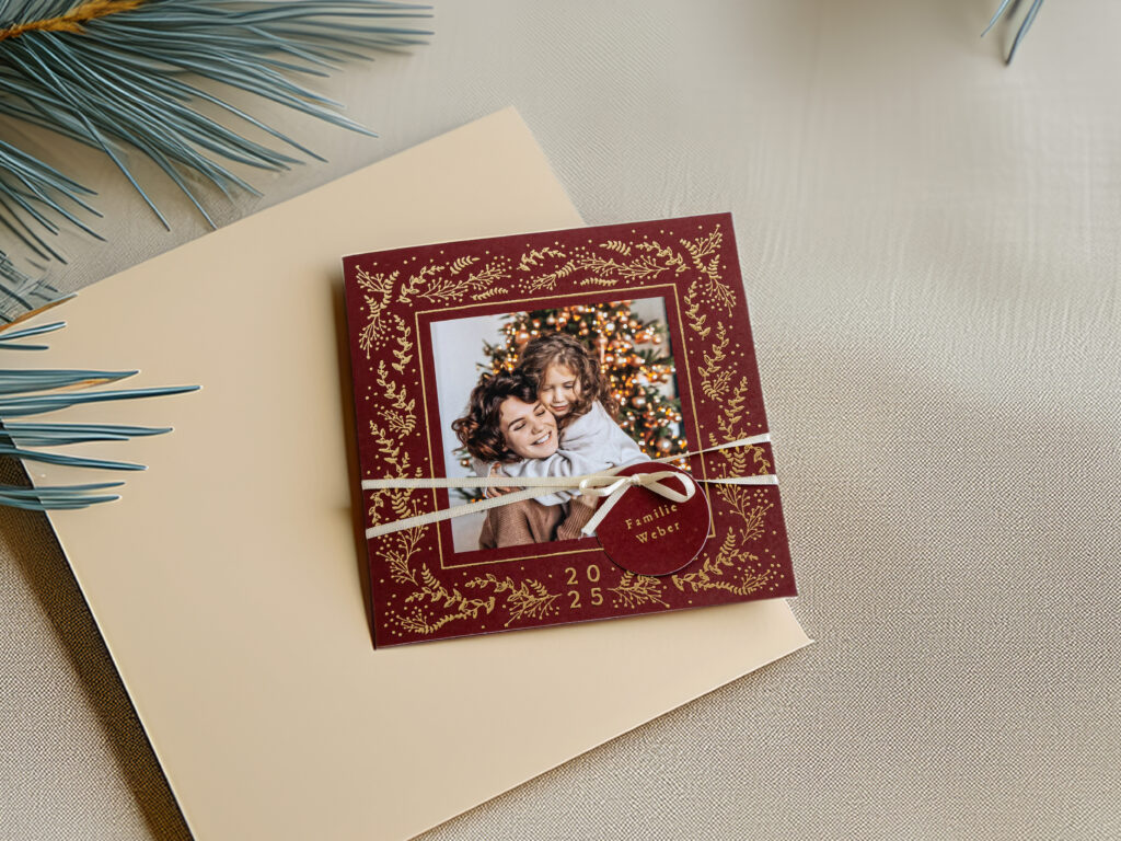 Klappkarte quadratisch, weihnachten, Design: Festliches Ornament mit Anhänger
